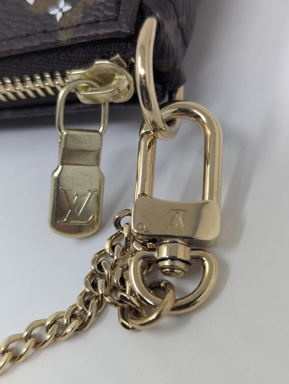 LV Monogram Mini Pochette Accessoires Christmas Holiday Edition 2019 - Picture 3 of 9